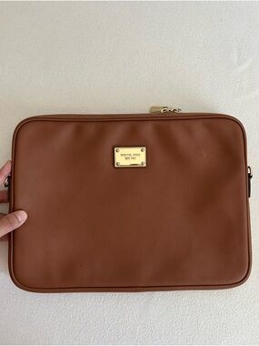 Michael Kors laptop sleeve tan brown